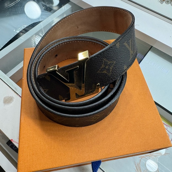 Louis Vuitton authentic belt used like new comes with original box - Picture 3 of 6
